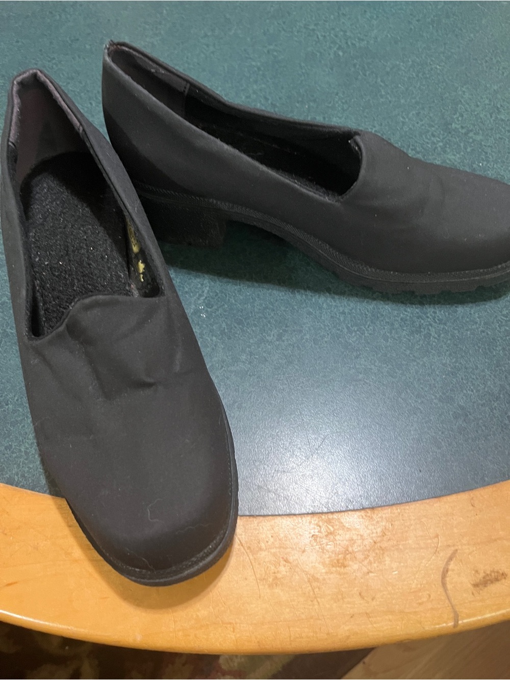 Tow warmers Classic Black Slip-On Women's Comfort Loafers size 8